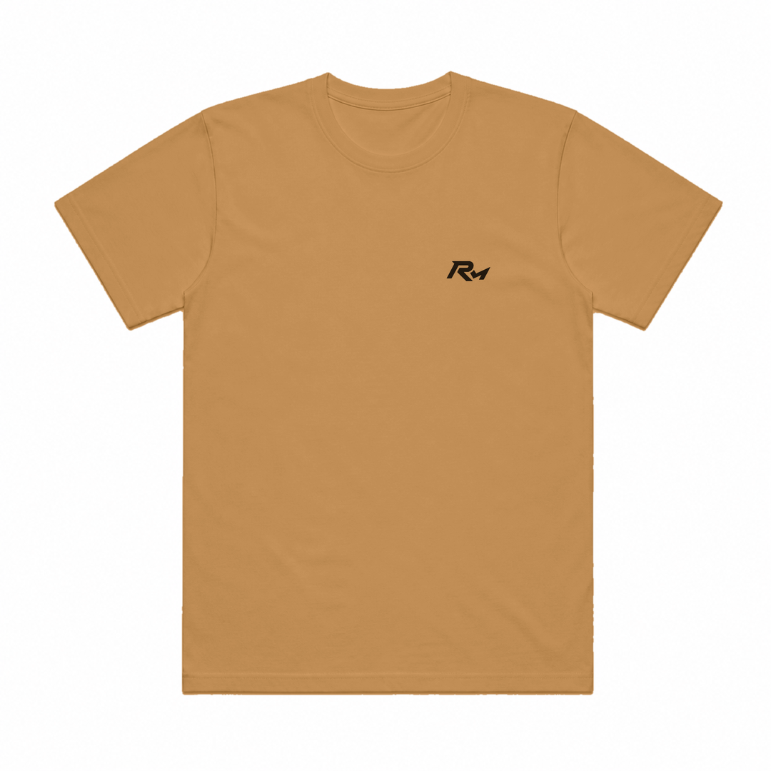 自有設計 No.006 — RM SYMBOL 左胸小標（極簡 logo staple · 第二批印製變因首款） 駝色 T 恤