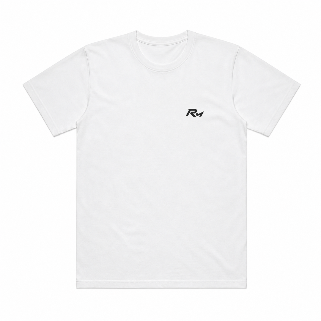 自有設計 No.006 — RM SYMBOL 左胸小標（極簡 logo staple · 第二批印製變因首款） 白色 T 恤