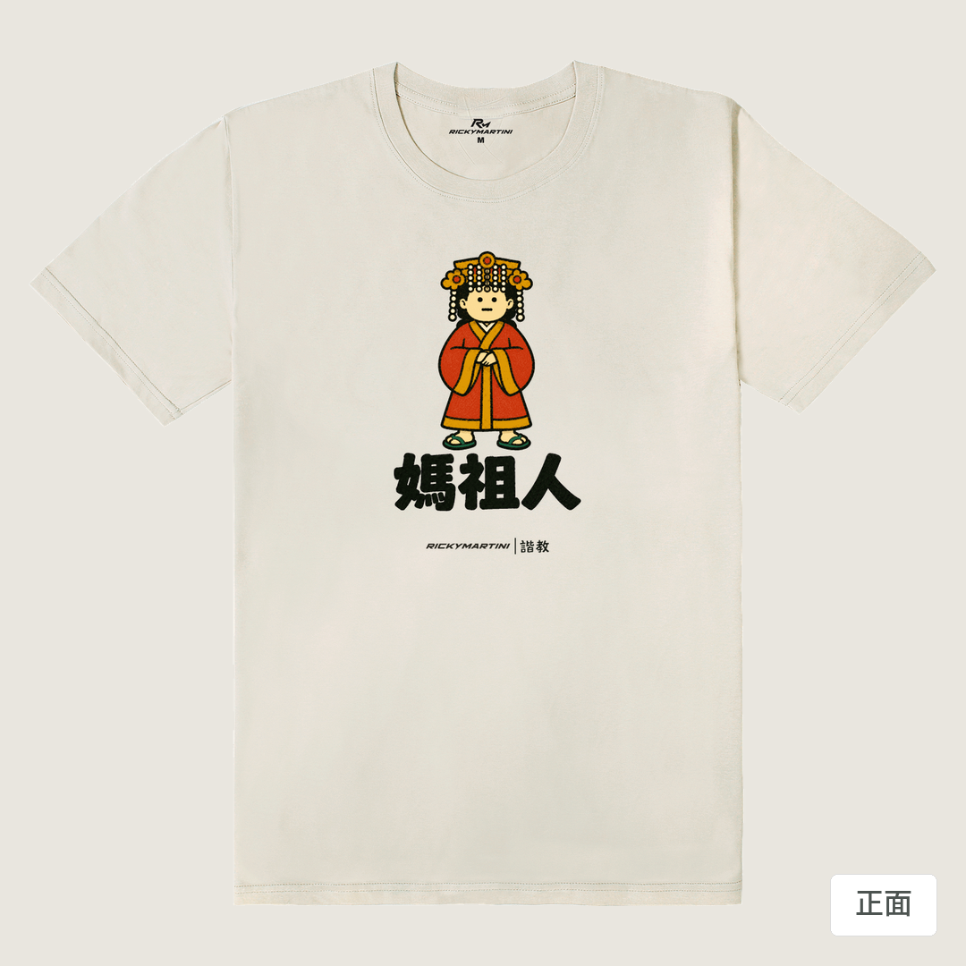 諧教 016｜媽祖人（淺色衣款）｜180g 精梳棉圓筒T 燕麥色 正面